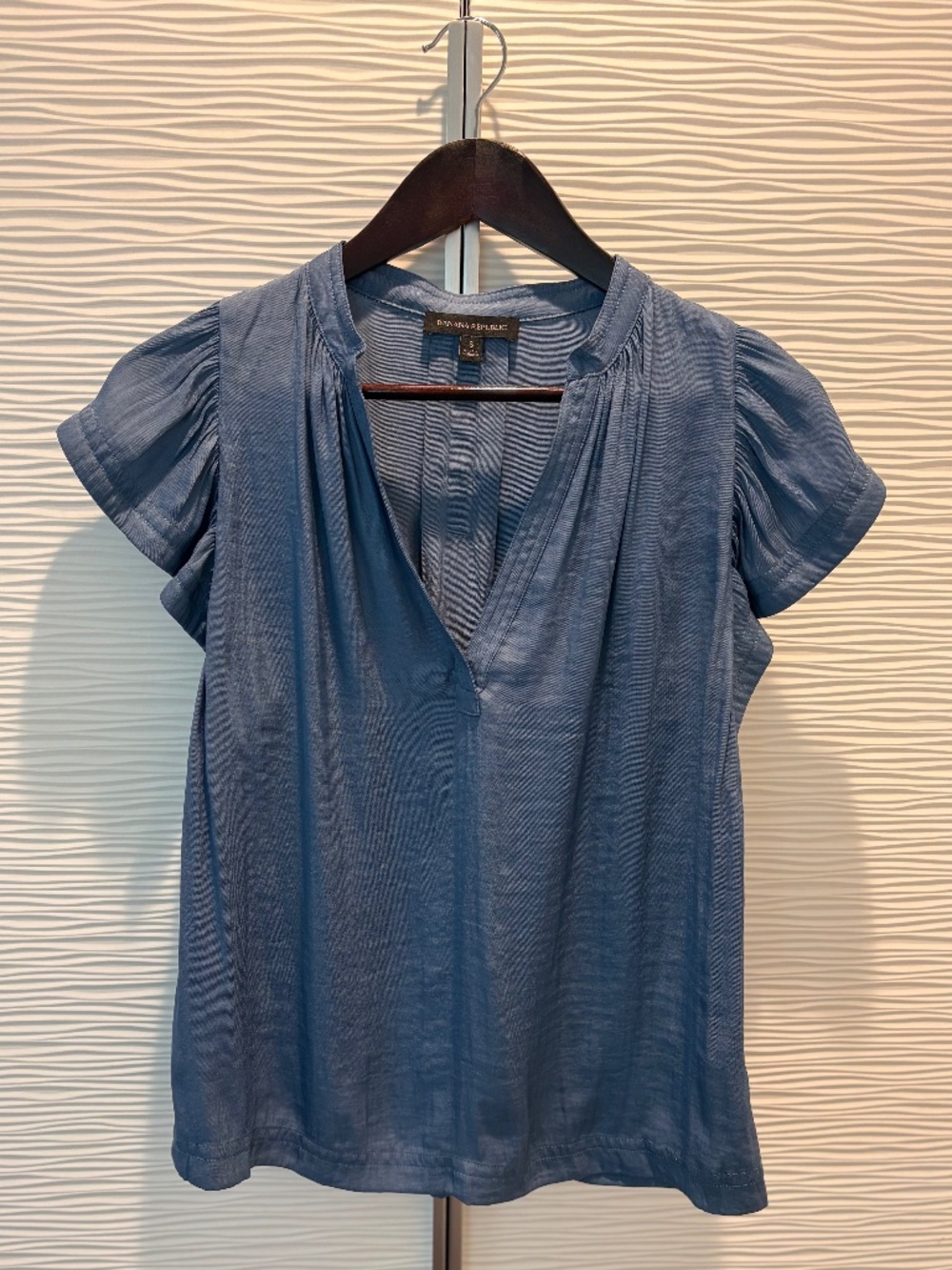Banana Republic Flutter Sleeve Blue Blouse Size Small